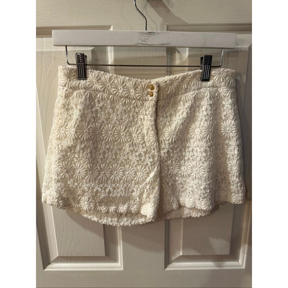 Zara White Crochet Lace Shorts W/ Gold Button Sz XS EUC